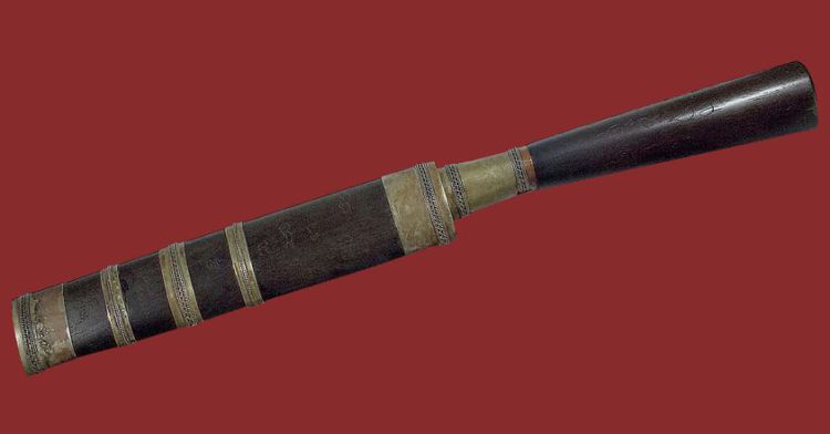 ด้าม,ฝักทำจากไม้ จารมือหลวงพ่อ เต็มครบสูตร ให้เช่า มีดหมอหลวงพ่อกวย วัดโฆสิตาราม ออกปี 2521 ใบเหล็กขาว ลายนาคสมพงษ์ ความยาวประมาณ 9.5 นิ้ว สภาพสวยเดิม เก็บเก่า หายาก รูปที่ 9