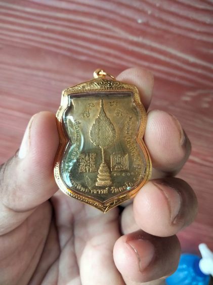 เหรียญหลวงพ่อรวย เนื้อทองทิพย์ เลี่ยมทอง รุ่นเลื่อนสมณศักดิ์ ปี 2559 วัดตะโก อยุธยา รูปที่ 2