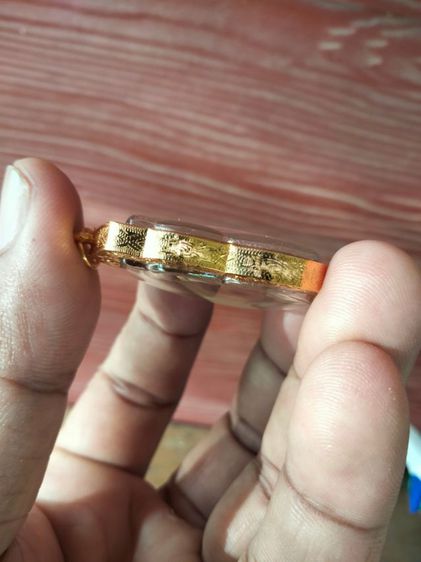 เหรียญหลวงพ่อรวย เนื้อทองทิพย์ เลี่ยมทอง รุ่นเลื่อนสมณศักดิ์ ปี 2559 วัดตะโก อยุธยา รูปที่ 5