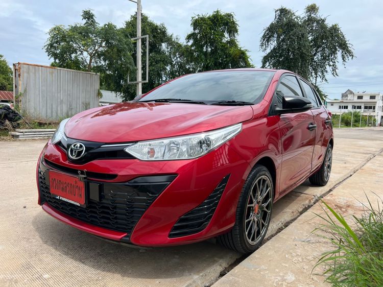 รถ Toyota Yaris ATIV 1.2 Sport สี แดง