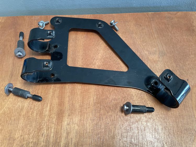 กระเป้าข้าง สำหรับ Triumph Bonneville Bobber. (Swing arm side leather bag) รูปที่ 7