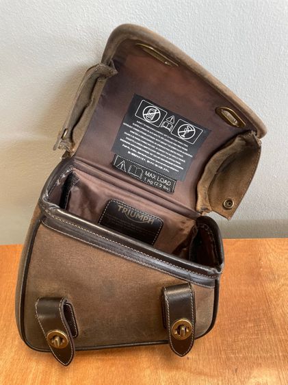 กระเป้าข้าง สำหรับ Triumph Bonneville Bobber. (Swing arm side leather bag) รูปที่ 4