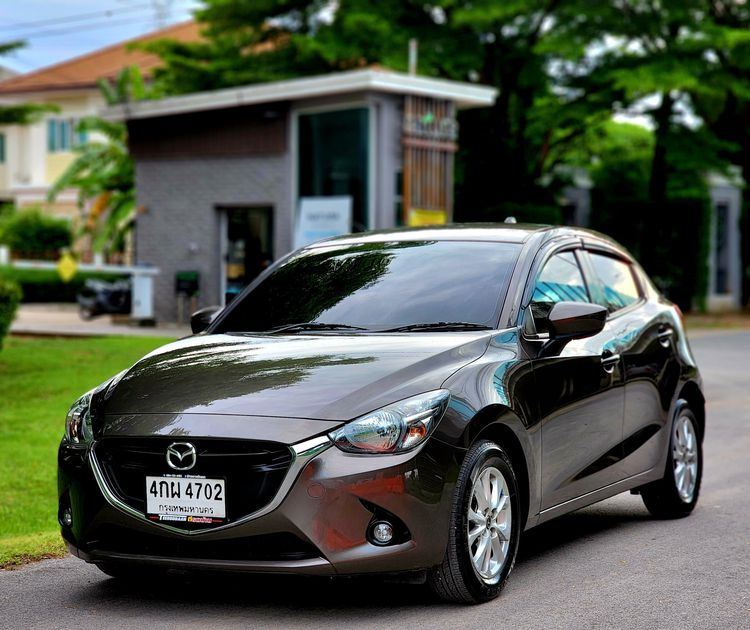 Mazda Mazda 2 2015 1.3 High Plus Sedan เบนซิน ไม่ติดแก๊ส เกียร์อัตโนมัติ น้ำตาล