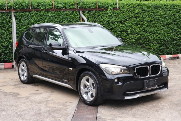 BMW X1 2013 2.0 sDrive18i Sedan เบนซิน ไม่ติดแก๊ส เกียร์อัตโนมัติ ดำ