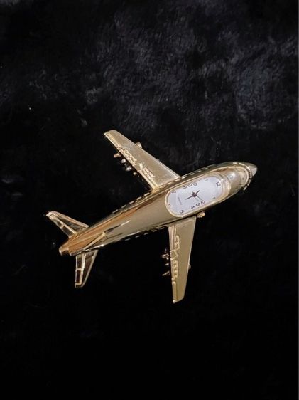 นาฬิกาจิ๋วรูปเครื่องบิน