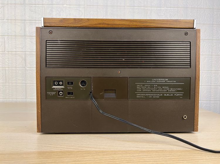 วิทยุวินเทจ Universum 7-Bereich-Transistor-Kofferradio TRN-2719 Best. Nr. 02182 ผลิตในเยอรมนี พ.ศ. 2514 รูปที่ 8