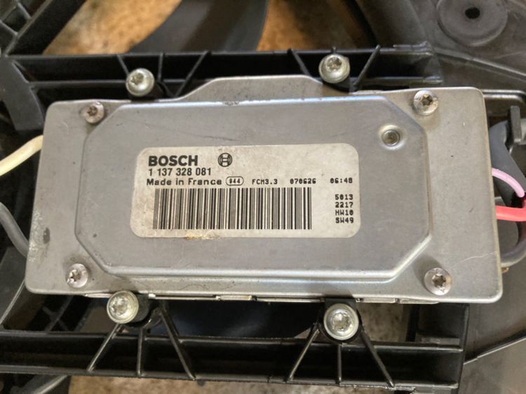 พัดลมไฟฟ้า มอเตอร์ Volvo S60 S80 S70 V70 XC90 0130303909 และ 1137328081 30636445 30647253 8623733 8623735 8649522 8649634 8649675 รูปที่ 4