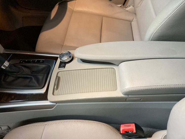 ม่านพับ แผ่นสไลด์ คอนโซลวางแก้วน้ำ Benz W204 W212 W207 R172 C-coupe E-coupe C180 C20 C230 C250 E200 E220CDi E250 E300 รูปที่ 14