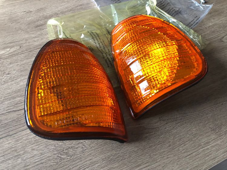 ไฟเลี้ยว ไฟมุม Benz W123 สีส้ม 1 คู่ รูปที่ 11