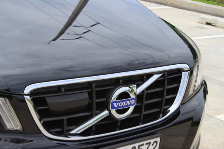 รถ Volvo XC60 2.0 D4 สี ดำ