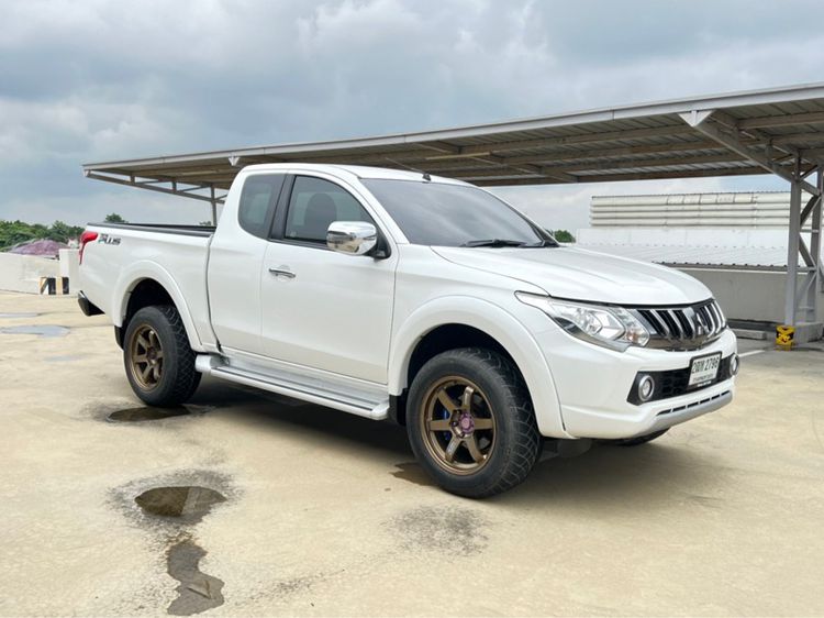 Mitsubishi Triton 2017 2.4 GLS Plus Pickup ดีเซล ไม่ติดแก๊ส เกียร์ธรรมดา ขาว รูปที่ 4
