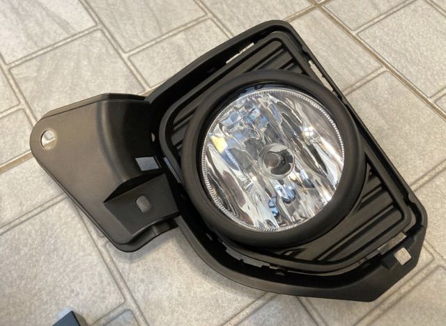 ไฟตัดหมอก Sportlight ในกันชนหน้า Toyota Hiace Commuter รุ่นสุดท้าย โฉม 2014-2019 รูปที่ 4
