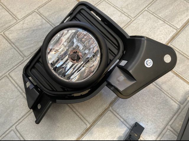 ไฟตัดหมอก Sportlight ในกันชนหน้า Toyota Hiace Commuter รุ่นสุดท้าย โฉม 2014-2019 รูปที่ 3