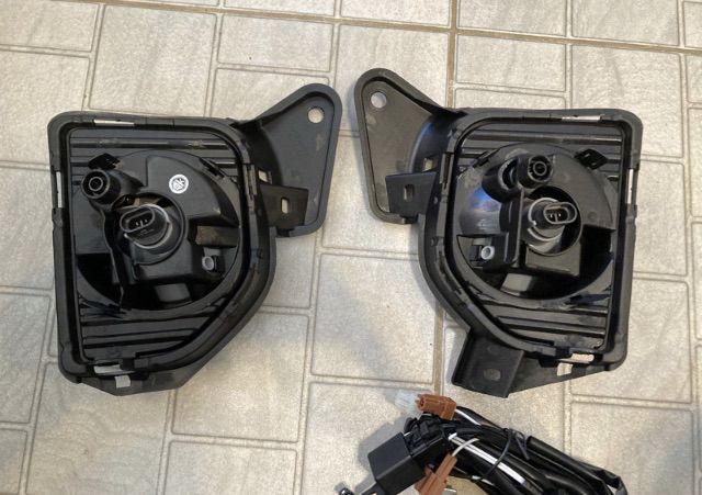 ไฟตัดหมอก Sportlight ในกันชนหน้า Toyota Hiace Commuter รุ่นสุดท้าย โฉม 2014-2019 รูปที่ 5