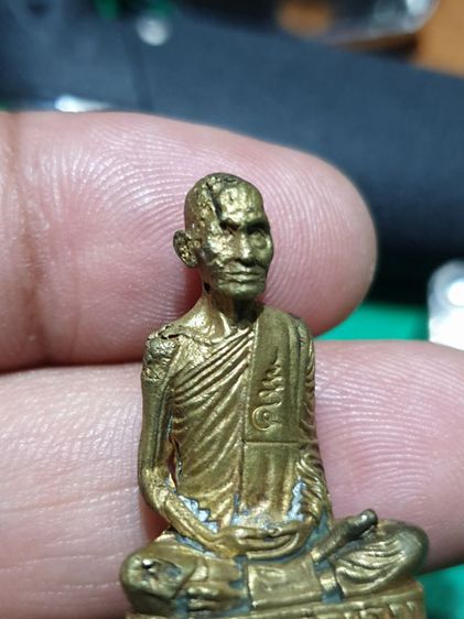 รูปหล่อโบราณหลวงพ่อเดิม รุ่นเสาร์5 วัดหนองบัว ปี36 รูปที่ 8