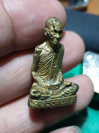 รูปหล่อโบราณหลวงพ่อเดิม รุ่นเสาร์5 วัดหนองบัว ปี36 รูปที่ 11