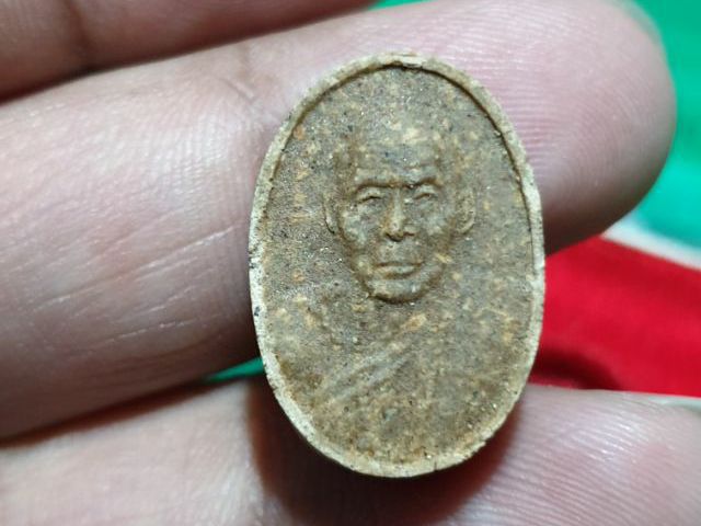 พระผงหลวงปู่สุรินทร์ วัดศรีเตี้ย ลำพูน ปี 31 สวยเดิม รูปที่ 7