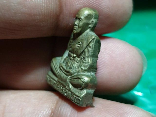 รูปเหมือนปั๊มรุ่นแรก หลวงปู่ชื้น วัดญาณเสน เนื้ออัลปาก้า มีโค๊ต

 รูปที่ 4