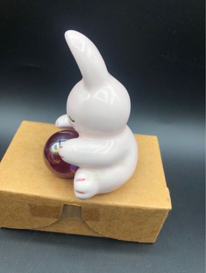 กระต่ายน้อยนั่งหลับถือลูกแก้ว รูปที่ 2