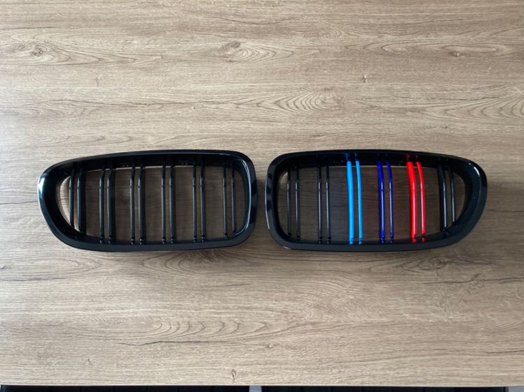 ชุดแต่ง กระจังหน้า BMW M5 F10 ใส่ Series5 ได้หลายรุ่นเช่น 520D 520i 525i 528i 530i 530D กระจังซี่คู่ แถบM 3 สี รูปที่ 2