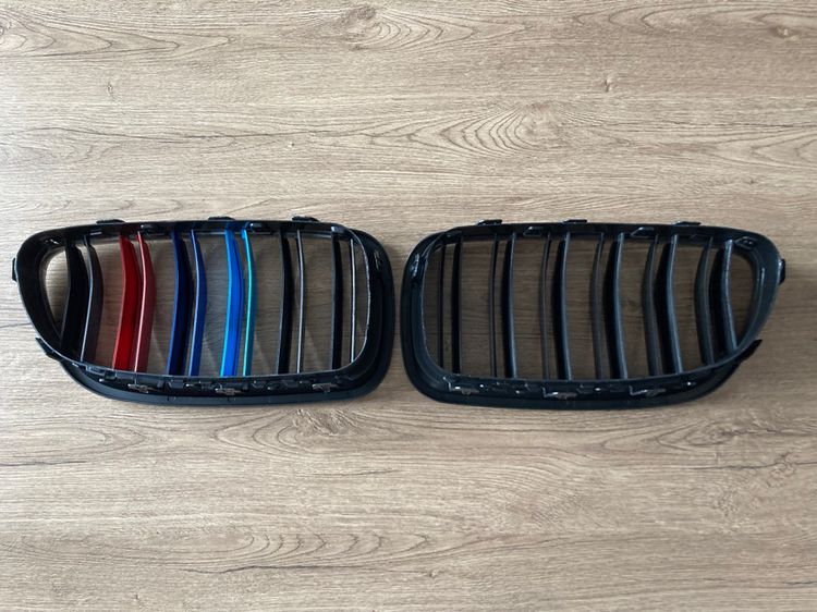 ชุดแต่ง กระจังหน้า BMW M5 F10 ใส่ Series5 ได้หลายรุ่นเช่น 520D 520i 525i 528i 530i 530D กระจังซี่คู่ แถบM 3 สี รูปที่ 5