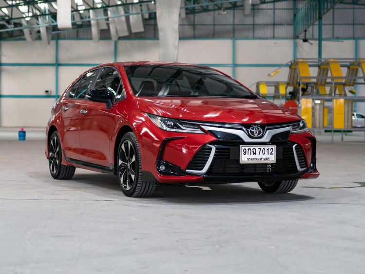 รถ Toyota Altis 1.8 GR Sport CVT สี แดง