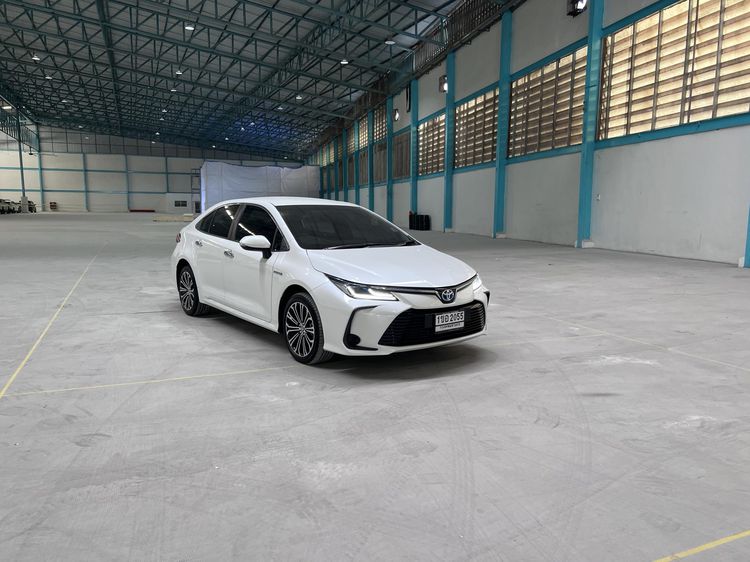 รถ Toyota Altis 1.8 Hybrid GR Sport สี ขาว
