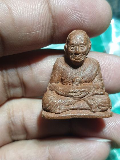 หลวงปู่ทวดลอยองค์ เนื้อดินหอมรุ่นแรก ปี2547 วัดห้วยมงคล จ.ประจวบคีรีขันธ์ ปั๊มเลขใต้ฐาน

หายากแล้วครับ รูปที่ 5
