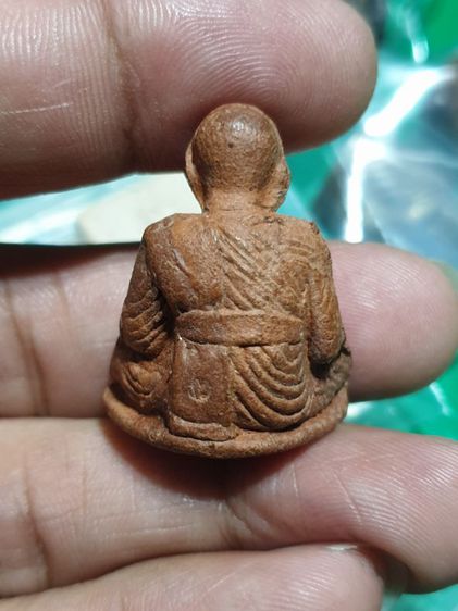 หลวงปู่ทวดลอยองค์ เนื้อดินหอมรุ่นแรก ปี2547 วัดห้วยมงคล จ.ประจวบคีรีขันธ์ ปั๊มเลขใต้ฐาน

หายากแล้วครับ รูปที่ 3