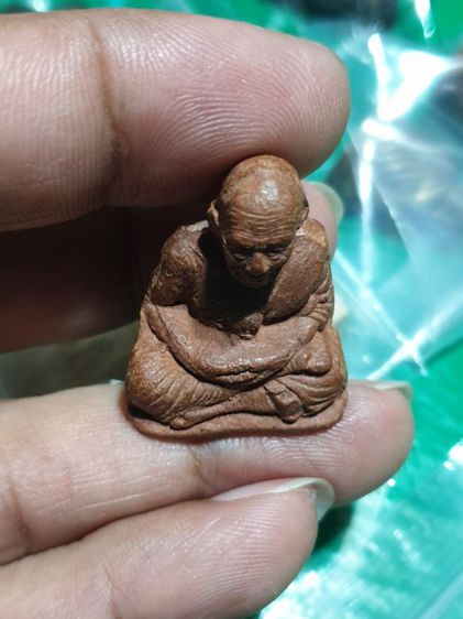 หลวงปู่ทวดลอยองค์ เนื้อดินหอมรุ่นแรก ปี2547 วัดห้วยมงคล จ.ประจวบคีรีขันธ์ ปั๊มเลขใต้ฐาน

หายากแล้วครับ รูปที่ 11