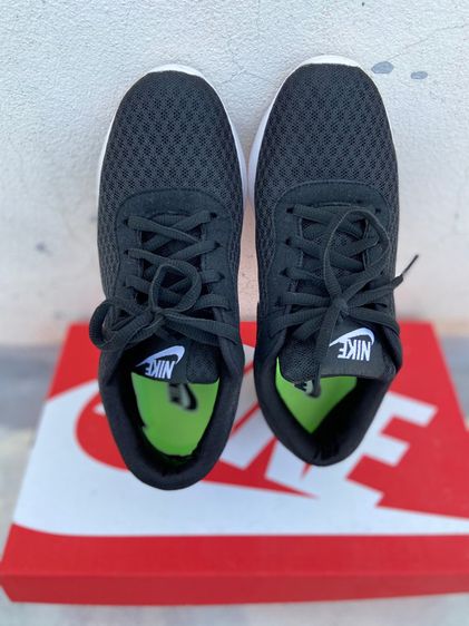 รองเท้า Nike