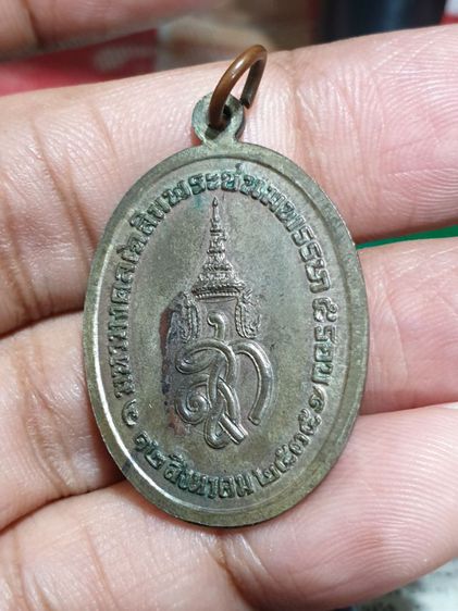 เหรียญพระพุทธพิชิตมาร เฉลิมพระชนมพรรษาครบ 5 รอบ สมเด็จพระนางเจ้าสิริกิติ์  หลัง พระนามาภิไธยย่อ สก. วัดบวรนิเวศวิหาร  ปี 2535 เนื้อนวะ รูปที่ 5