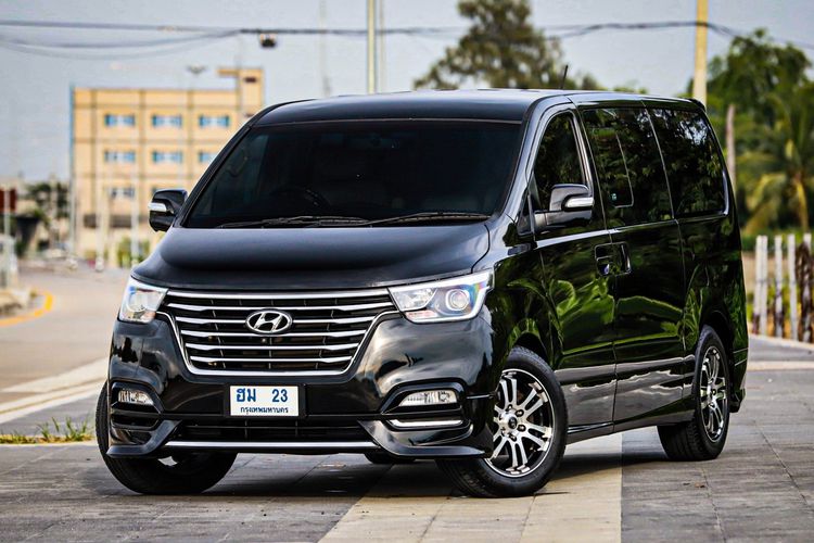 Hyundai H-1  2017 2.5 Deluxe Van ดีเซล ไม่ติดแก๊ส เกียร์อัตโนมัติ ดำ