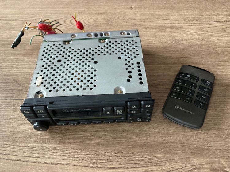วิทยุเทปติดรถ Benz รุ่นเก่า Classic พร้อมรีโมท ของมือสอง รูปที่ 3