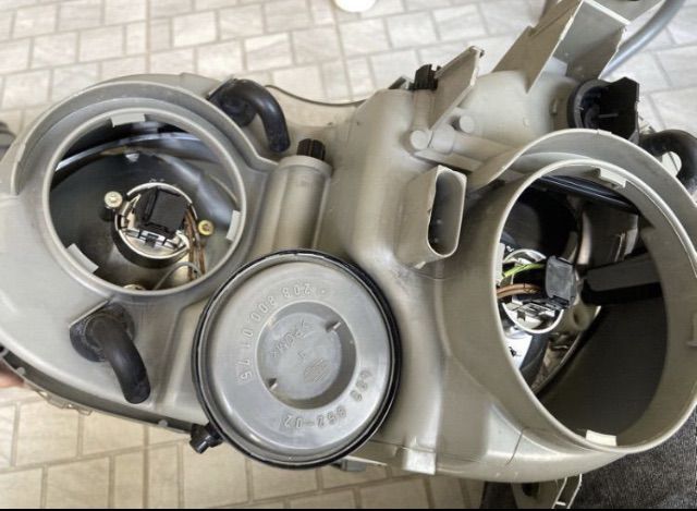 ไฟหน้า Benz CLK W209 ของแท้ Hella มือสอง ท่ออากาศ ท่อไอดี เครื่อง M112 V6 E240 W211 รูปที่ 6