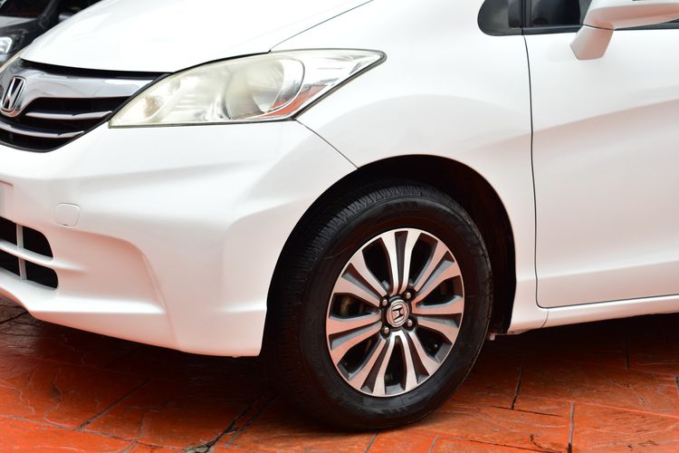 Honda Freed 2013 1.5 SE Utility-car เบนซิน ไม่ติดแก๊ส เกียร์อัตโนมัติ ขาว รูปที่ 3