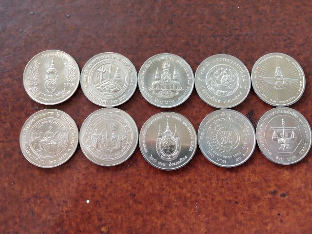 เหรียญที่ระลึกแบบ20บาท 10วาระ จำนวน10เหรียญ ใหม่ มือ1 ส่งฟรี