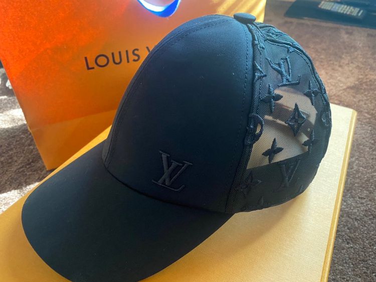 หมวกและหมวกแก๊ป ขาย หมวก LOUIS VUITTON ของแท้ Runway หมวกหลุยส์ เป็นรุ่น MONOGRAM MESH ของแท้ 