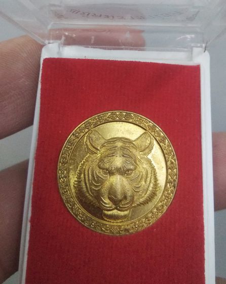 75587-เหรียญหน้าเสือ หลวงปู่ณรงค์ สาโม วัดมงคลนิมตบ้านโนนเมือง อ.พยัคฆ์ภูมิพิสัย จ.มหาสารคาม เนื้อทองทิพย์ ปี ๒๕๖๒ รูปที่ 4