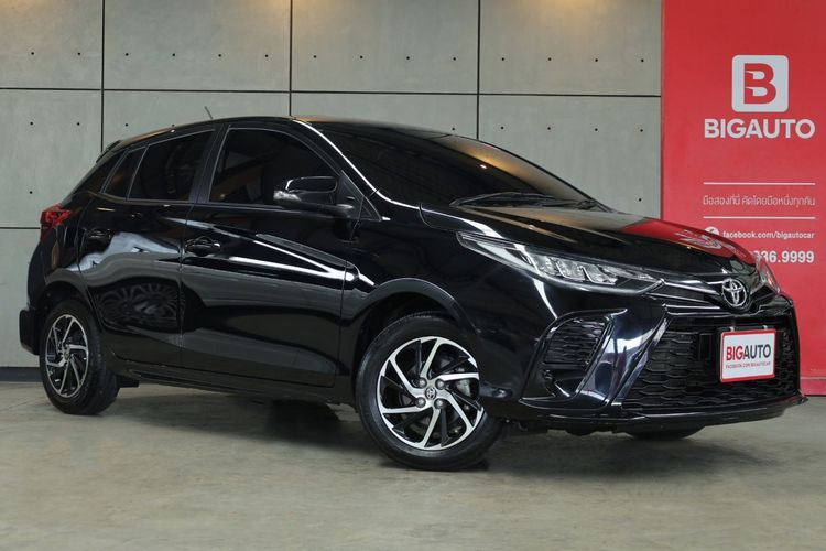 Toyota Yaris 2022 1.2 Sport Hatchback Sedan เบนซิน ไม่ติดแก๊ส เกียร์อัตโนมัติ ดำ