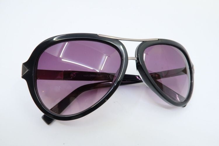 อื่นๆ แว่นตากันแดด Vintage black sunglasses by Karl Lagerfeld