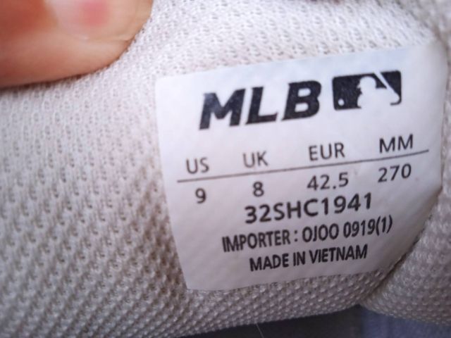 อื่นๆ รองเท้าผ้าใบ หนัง PU UK 8.5 | EU 42 2/3 | US 9 ขาว ขายรองเท้าMLB รุ่นNY มือสองมีแต่ตัวร้องเท้า ของแท้สภาพตามรูป ไซร์9us 27cm 