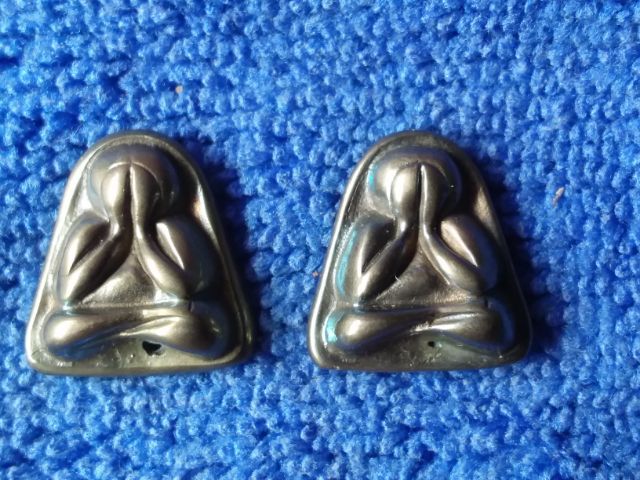 พระปิดตาหลังเรียบ เนื้อเมฆสิทธิ์ ล.ป.ดี วัดพระรูป สุพรรณบุรี ปี2534 รุ่นเจริญดี มี2องค์ๆๆละ1050บาท อ่านข้อมูลก่อนครับ