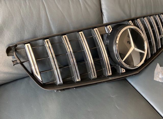 กระจังหน้า Benz W204 ทรง AMG GTR พร้อมโลโก้Benz ดาวกระจกรุ่นใหม่ รูปที่ 3