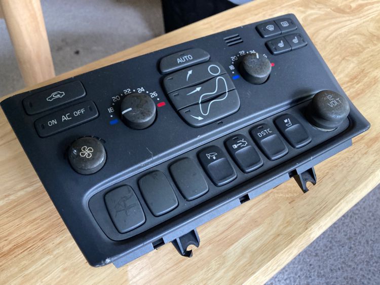 คอนโซลหน้า AIRBAG Volvo S60 S70 V70 XC70 ของแท้ มือสอง พร้อมช่องแอร์ สวิต ตะแกรงช่องลม แผงควมคุมแอร์ รูปที่ 17