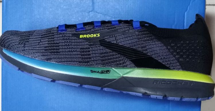 Brooks ดำ รองเท้าวิ่ง