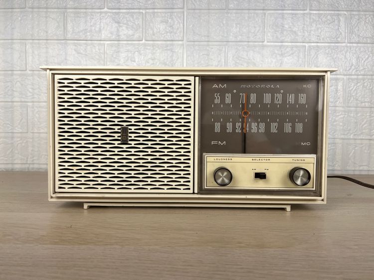 Motorola B7W วิทยุหลอดวินเทจสัญชาติอเมริกัน ผลิตพ.ศ. 2506