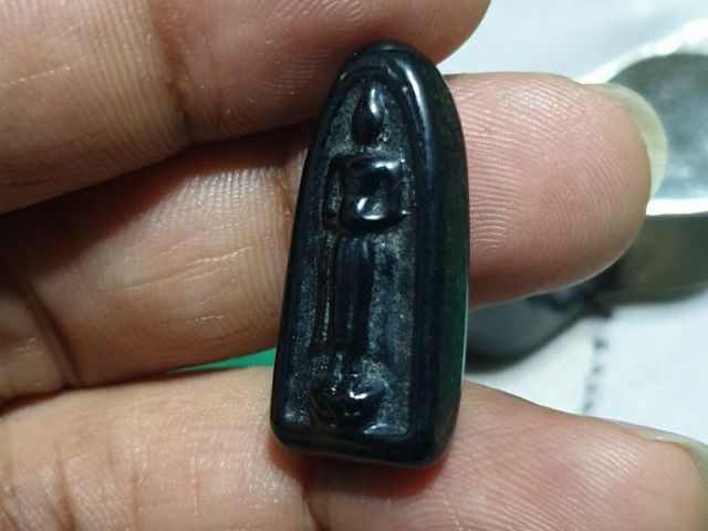 พระปางอุ้มบาตร เนื้อแร่เขาพรหมชะแง้

หลวงพ่ออุ้น วัดตาลกง  เพชรบุรี พระแท้ไม่ทราบปี สภาพสวย รูปที่ 5