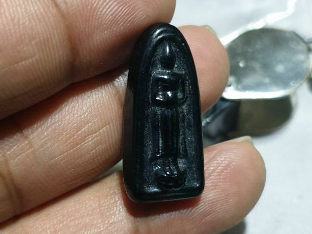 พระปางอุ้มบาตร เนื้อแร่เขาพรหมชะแง้

หลวงพ่ออุ้น วัดตาลกง  เพชรบุรี พระแท้ไม่ทราบปี สภาพสวย รูปที่ 4