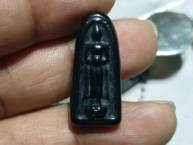 พระปางอุ้มบาตร เนื้อแร่เขาพรหมชะแง้

หลวงพ่ออุ้น วัดตาลกง  เพชรบุรี พระแท้ไม่ทราบปี สภาพสวย รูปที่ 2